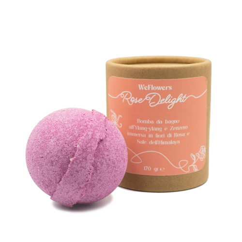 Bomba da bagno all'ylang-ylang con petlai di rosa, zenzero e sale dell'himalaya