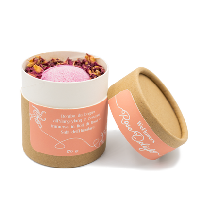 Bomba da bagno all'ylang-ylang con petlai di rosa, zenzero e sale dell'himalaya