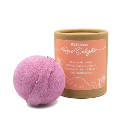 Bomba da bagno all'ylang-ylang con petlai di rosa, zenzero e sale dell'himalaya